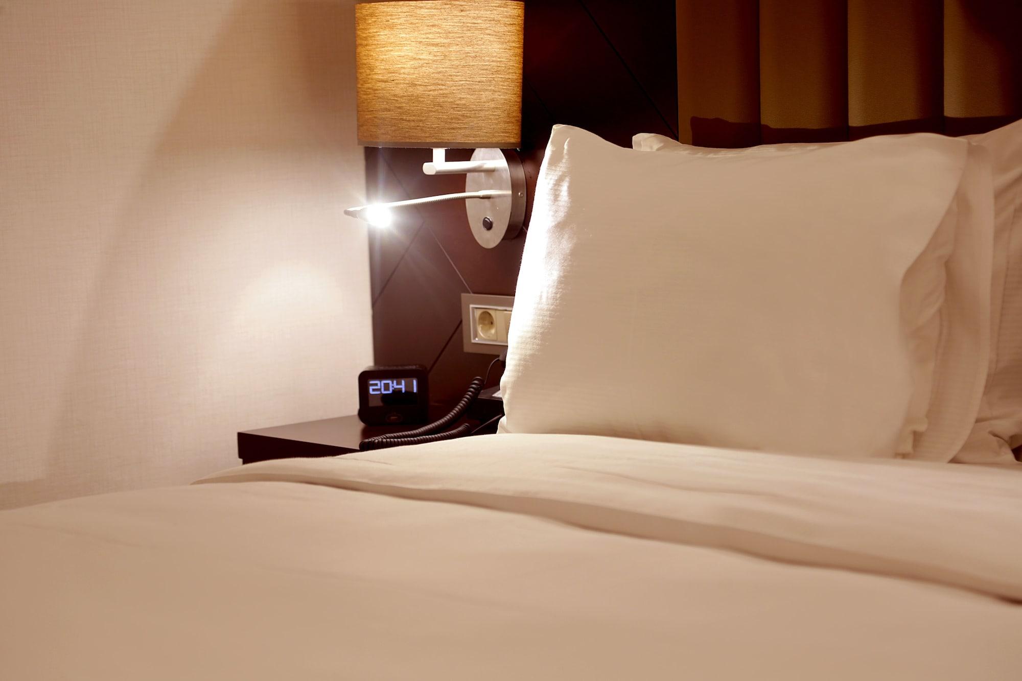 Отель Doubletree By Hilton Istanbul Umraniye Экстерьер фото A digital alarm clock