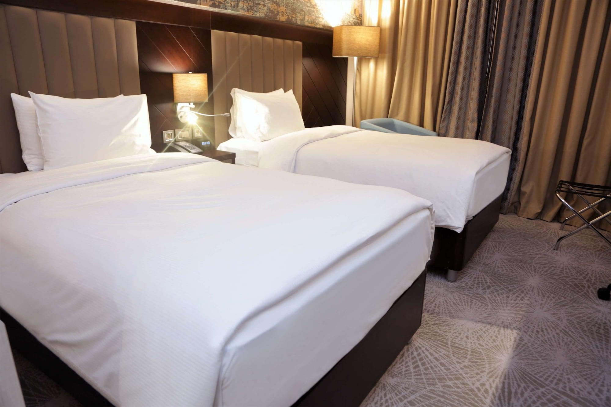 Отель Doubletree By Hilton Istanbul Umraniye Экстерьер фото A room at the hotel