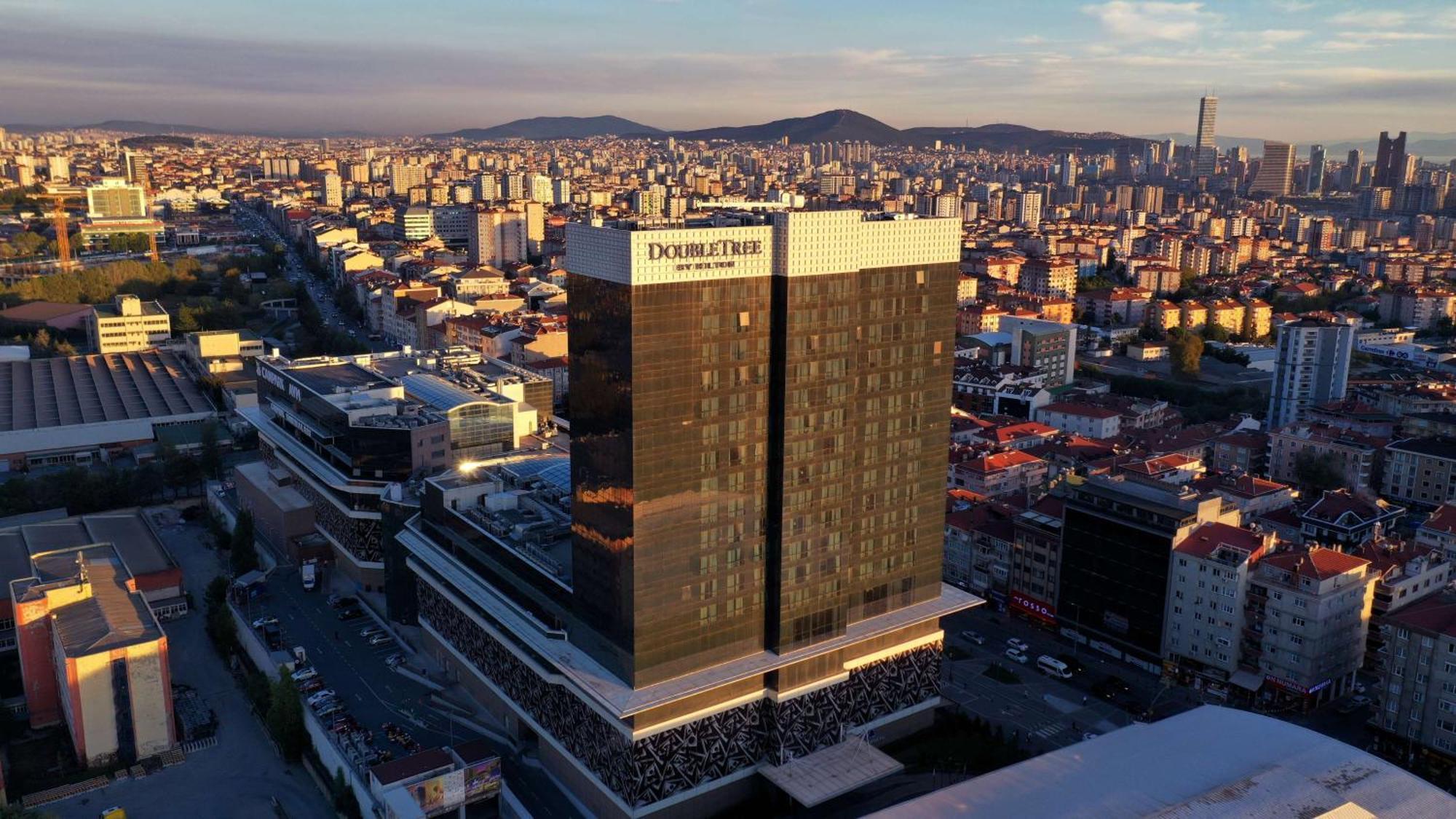 Отель Doubletree By Hilton Istanbul Umraniye Экстерьер фото