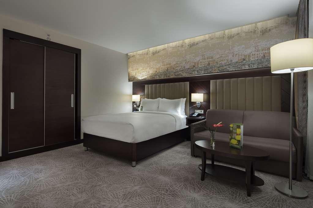 Отель Doubletree By Hilton Istanbul Umraniye Номер фото A room at the hotel