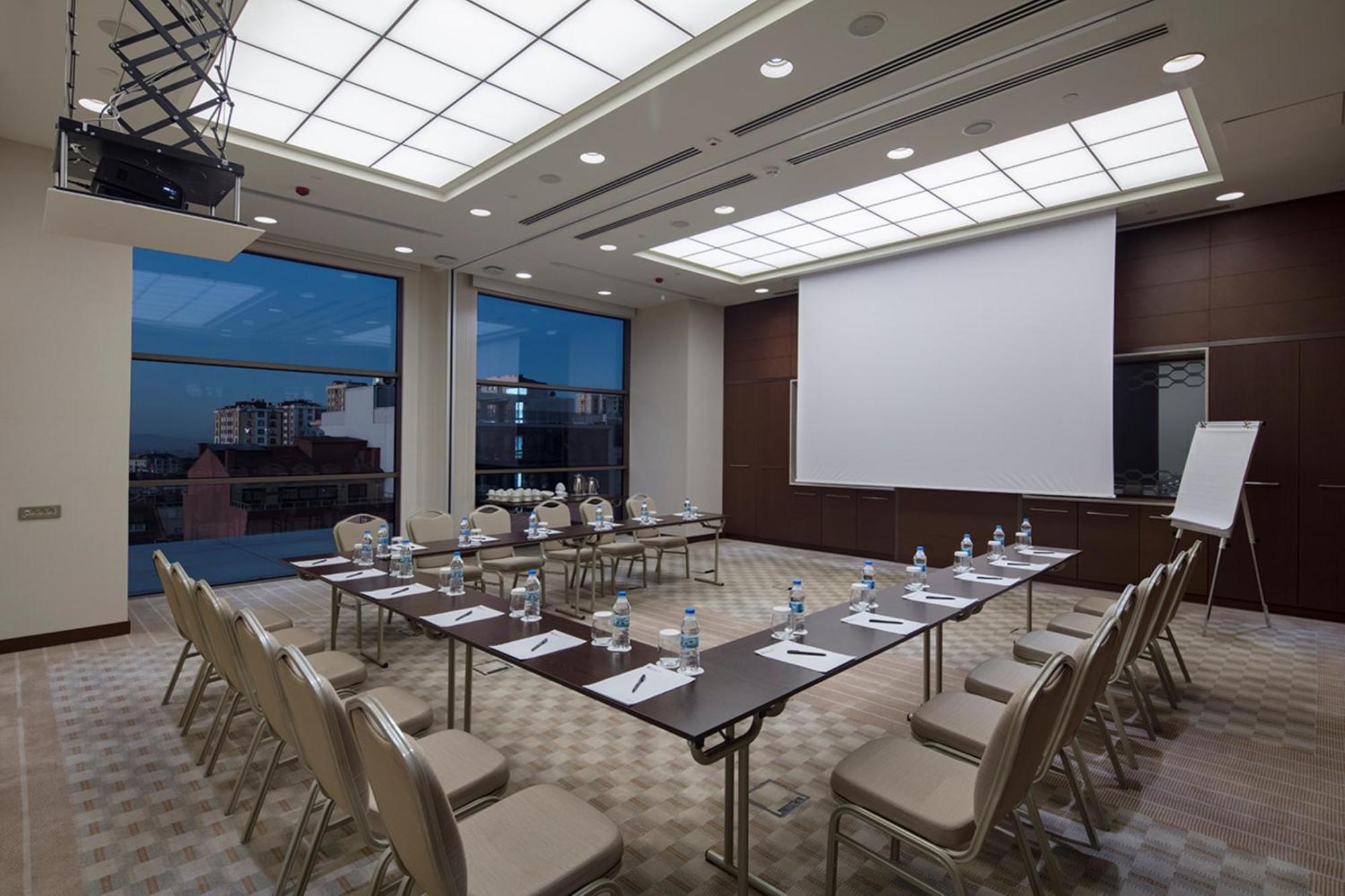Отель Doubletree By Hilton Istanbul Umraniye Экстерьер фото Meeting room