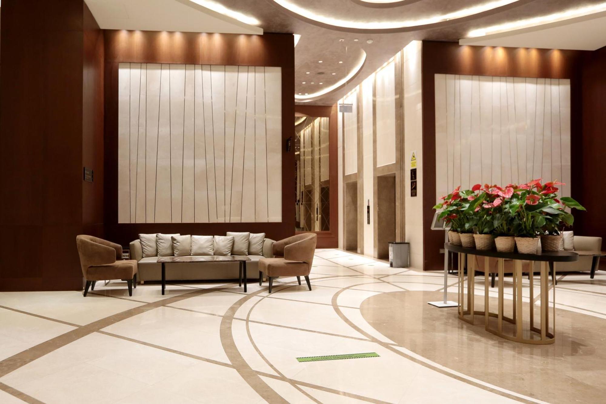 Отель Doubletree By Hilton Istanbul Umraniye Экстерьер фото Lobby