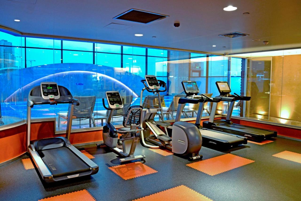 Отель Doubletree By Hilton Istanbul Umraniye Экстерьер фото A gym