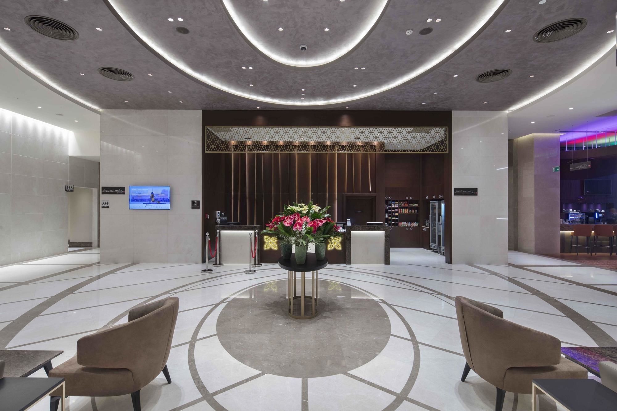Отель Doubletree By Hilton Istanbul Umraniye Экстерьер фото The lobby of the hotel