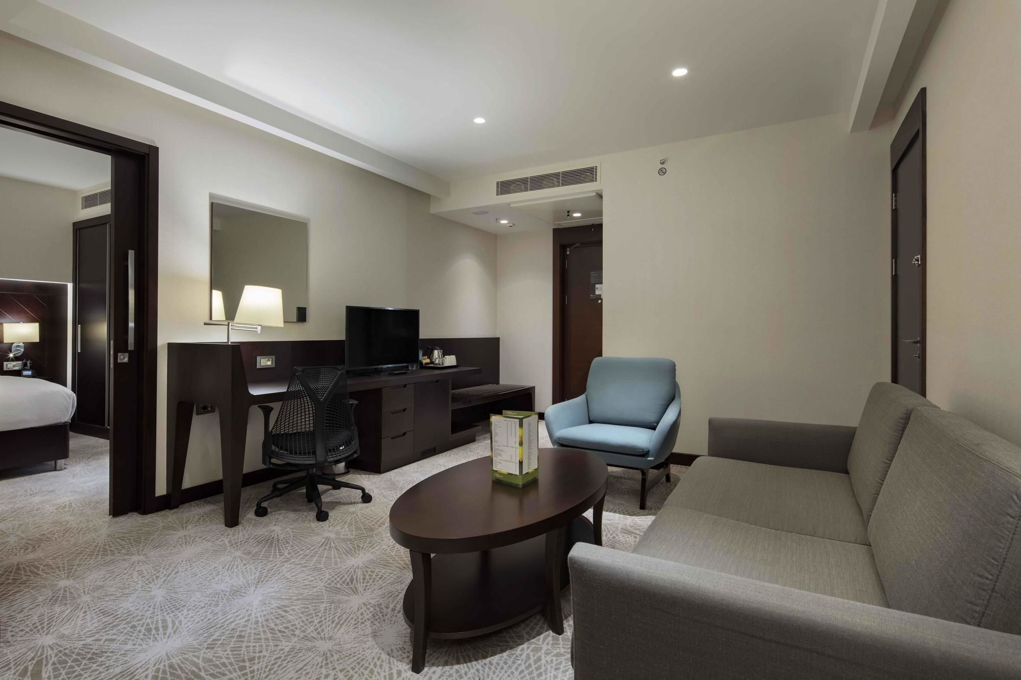 Отель Doubletree By Hilton Istanbul Umraniye Экстерьер фото Suite