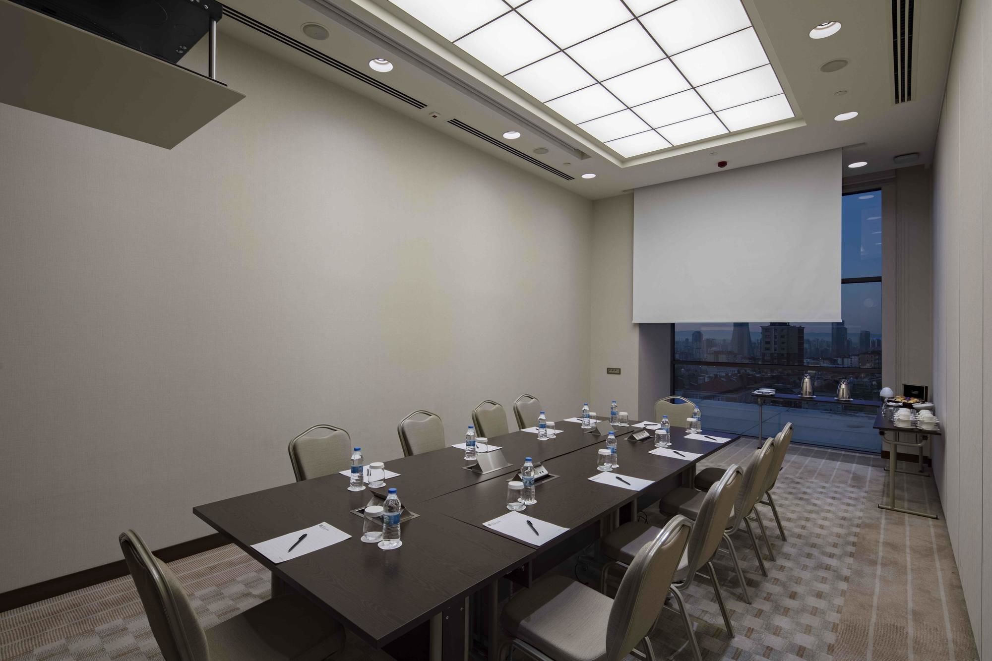 Отель Doubletree By Hilton Istanbul Umraniye Экстерьер фото Meeting room
