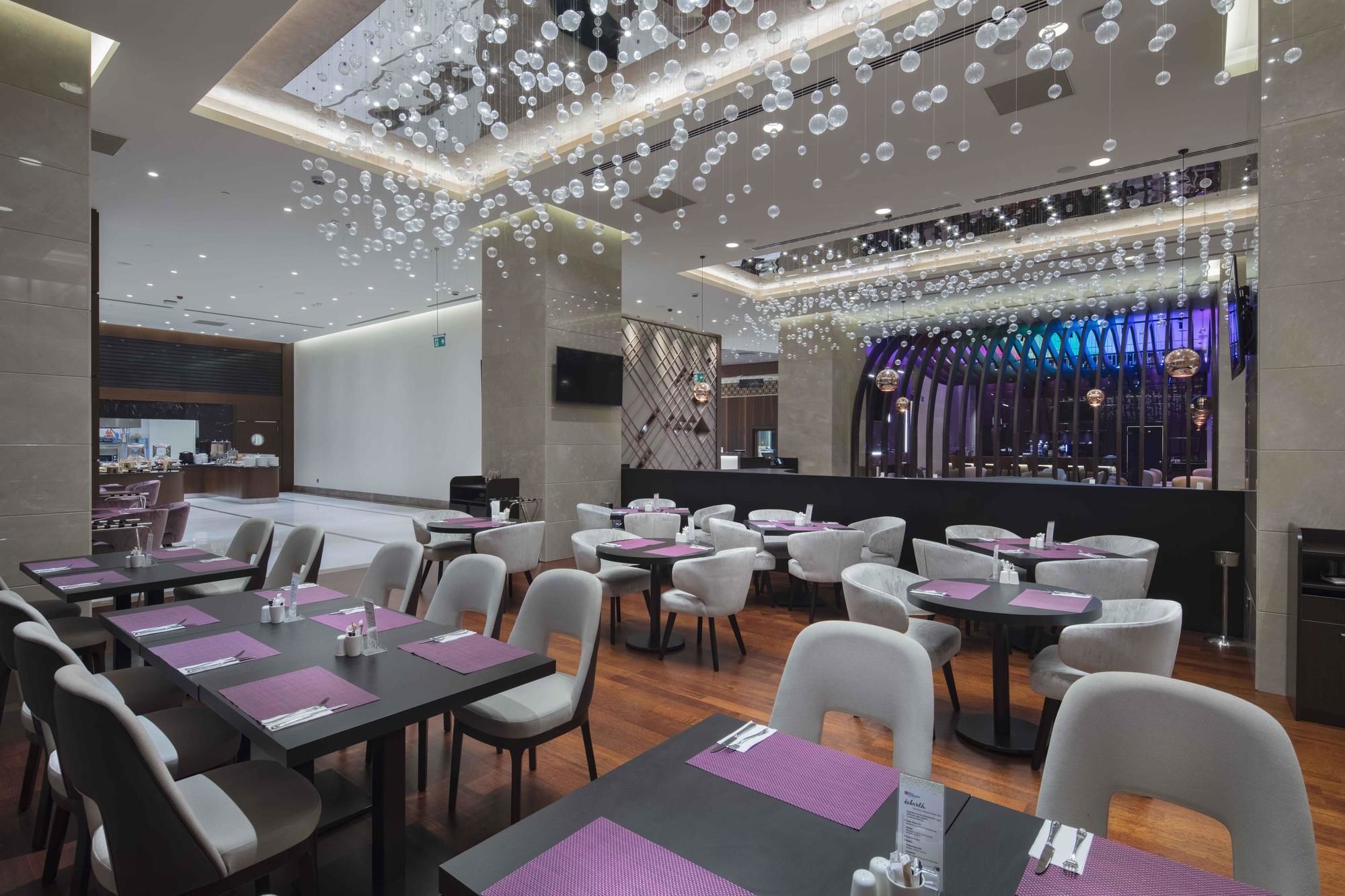 Отель Doubletree By Hilton Istanbul Umraniye Экстерьер фото The interior of the restaurant