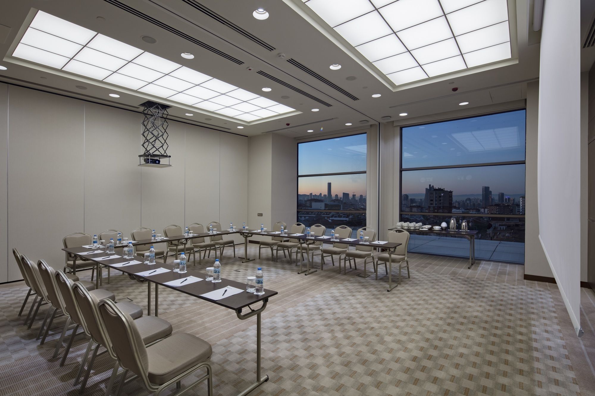 Отель Doubletree By Hilton Istanbul Umraniye Экстерьер фото Meeting room