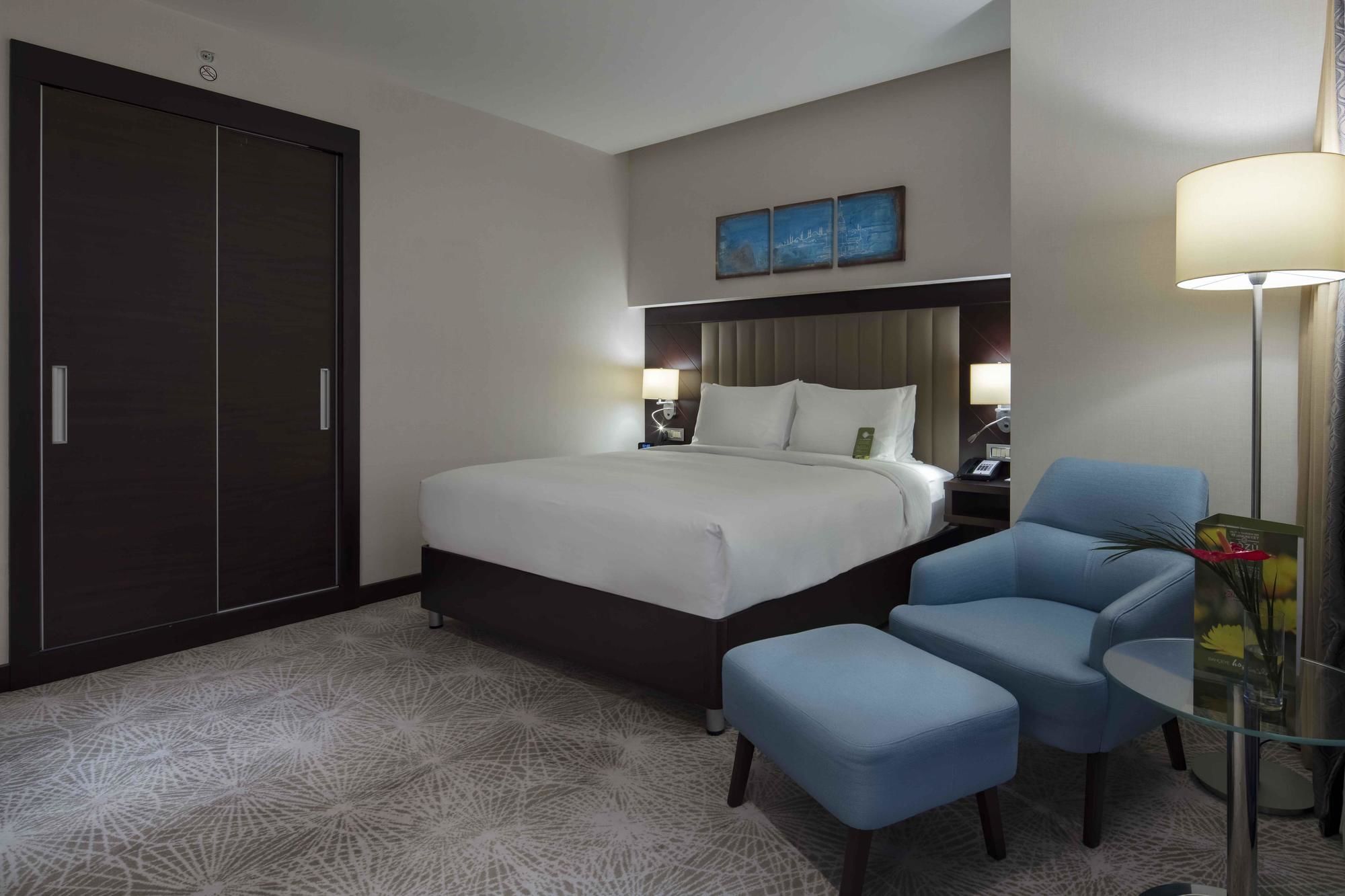 Отель Doubletree By Hilton Istanbul Umraniye Экстерьер фото A bedroom at the hotel